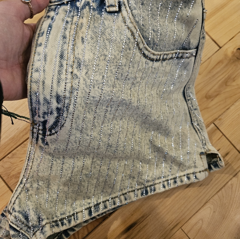 Shorts - Picture 4 of 4